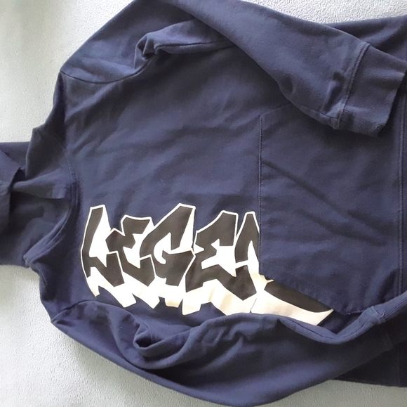 Hodie - Picture 2 of 4